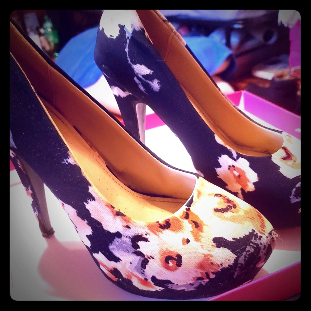 Womens Size 8 Floral heels, worn once